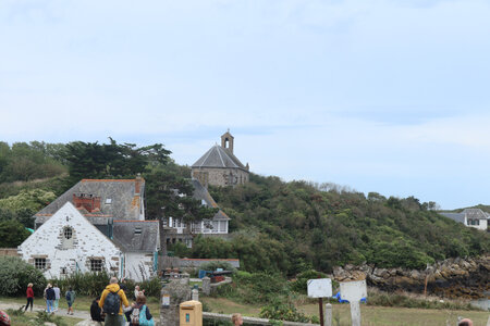 2023 09 16 Granville et les Iles Chausey, IMG_5729 Les abords de l’embarcadère et la chapelle N.-D.-des-Victoires